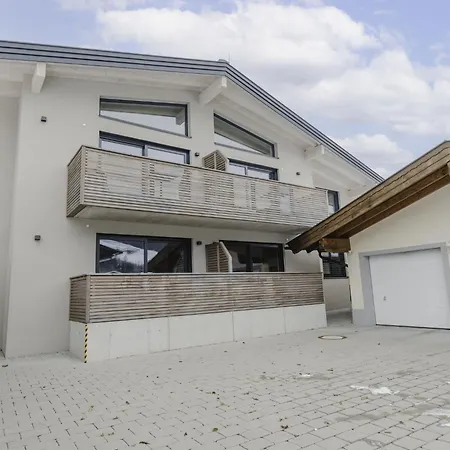 Georgen- Grossglockner-kitzsteinhorn By Interhome Daire