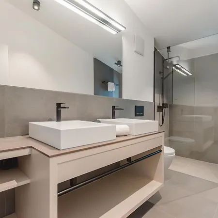 Daire Georgen- Grossglockner-kitzsteinhorn By Interhome